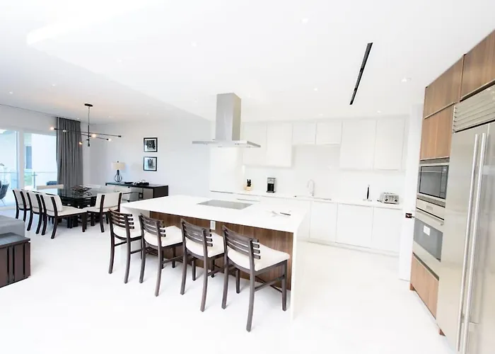 4 Bedroom Cable Beach Condo With Balcony