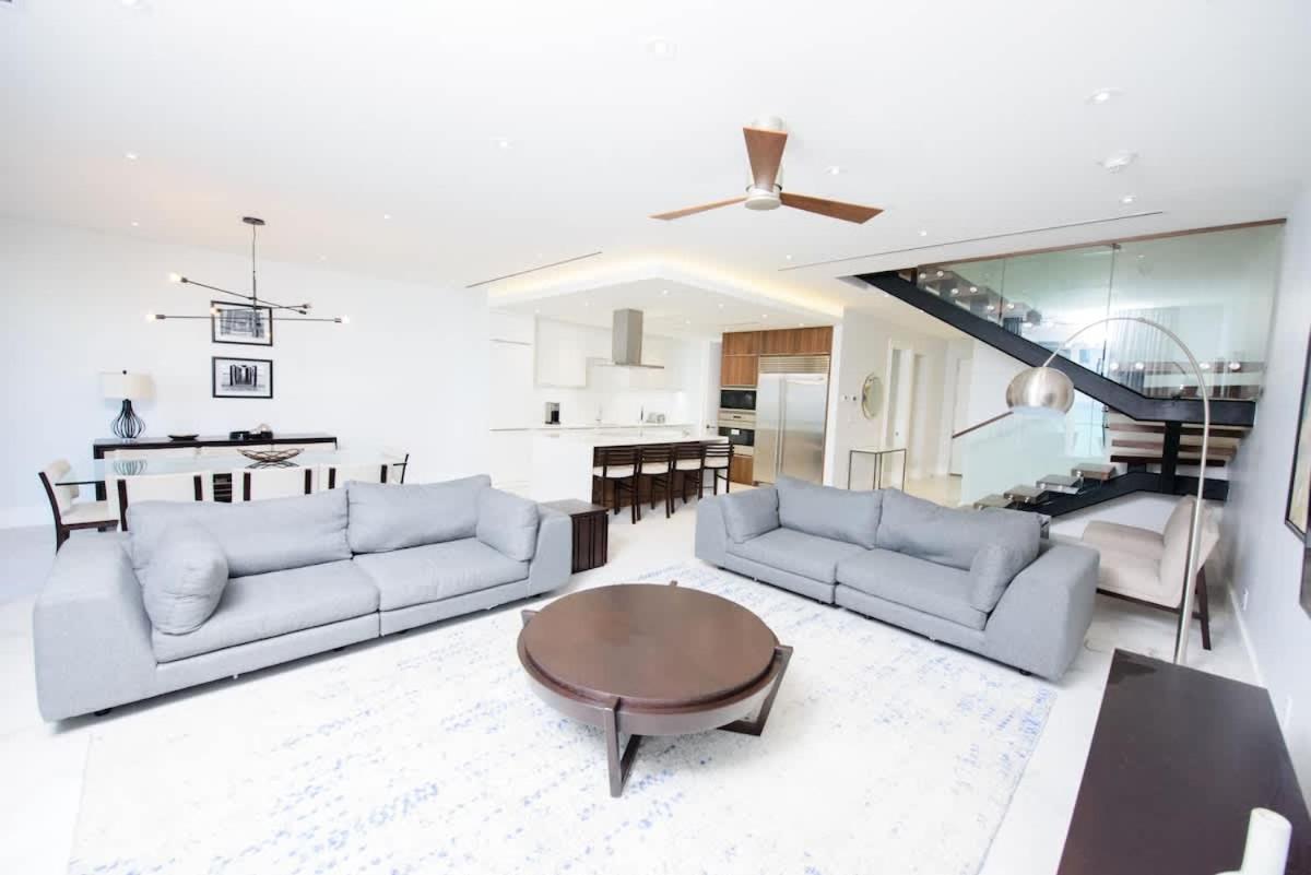 Casa de férias 4 Bedroom Cable With Balcony Nassau