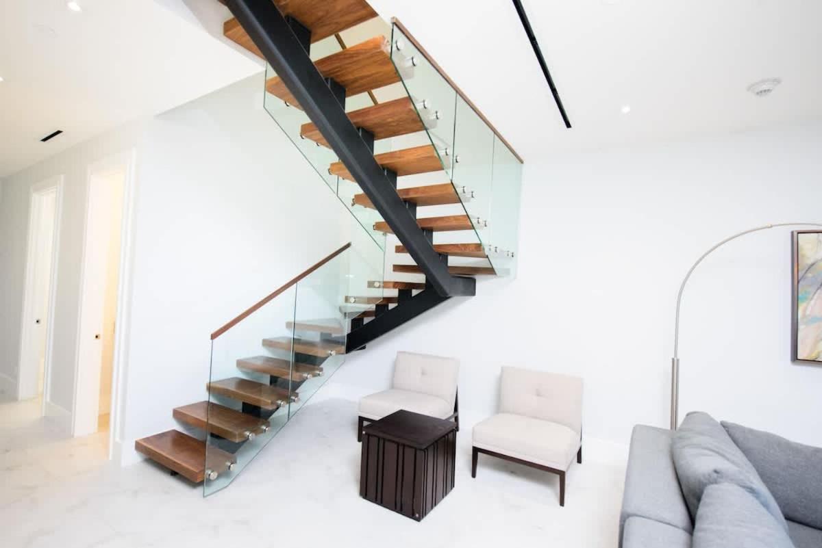 4 Bedroom Cable With Balcony Nassau